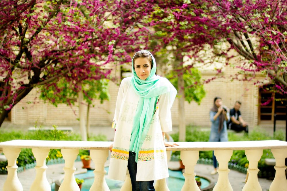 how to dress in iran